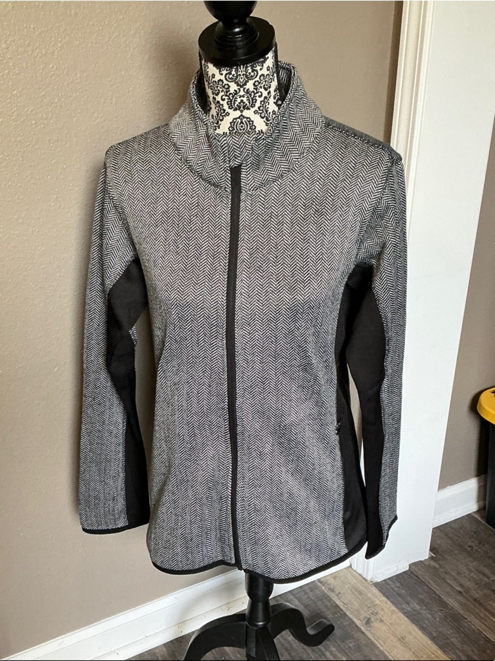 Women’s Gray Herringbone Zip-Front Utility Jacket Size L